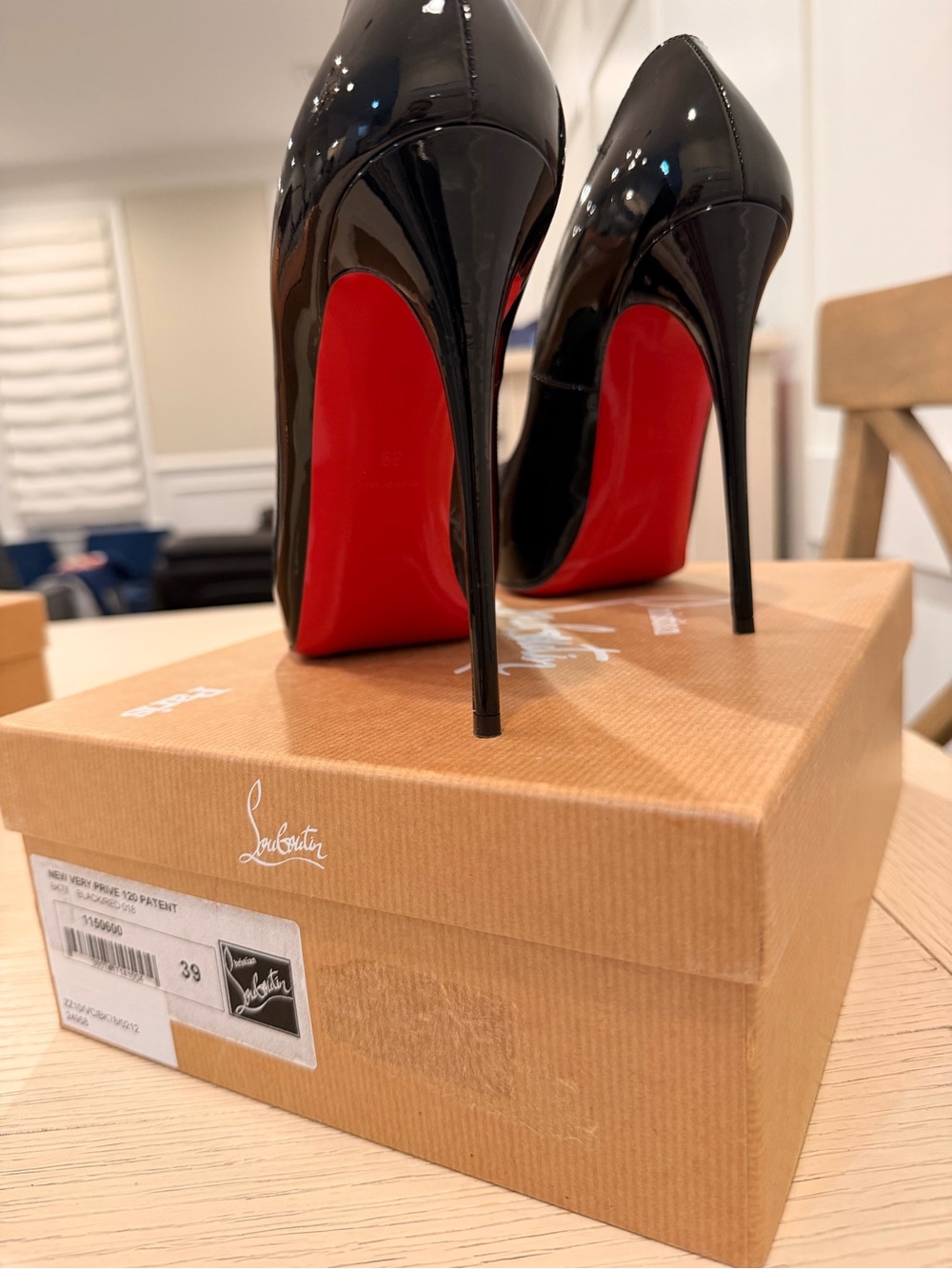 Christian Louboutin Black Patent Leather Pumps with Red Sole - Picture 3 of 10